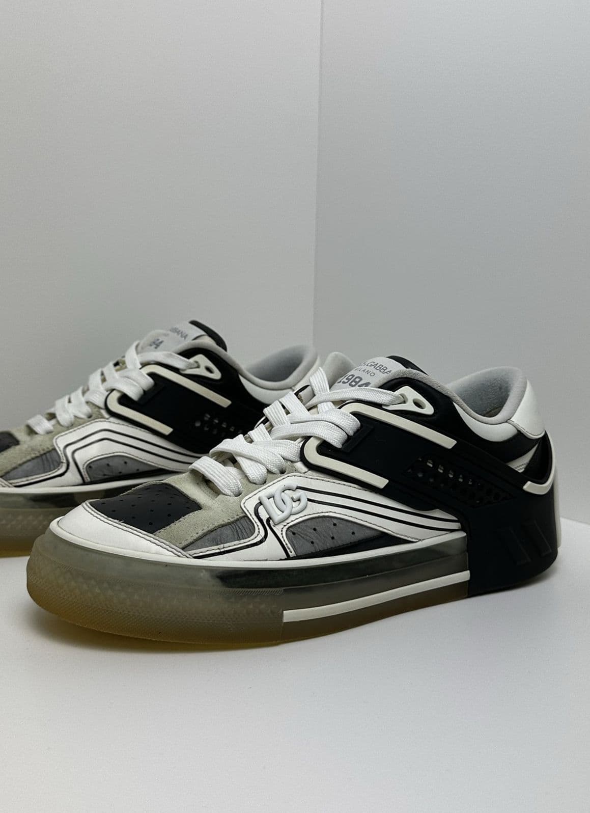 Aceiași sneakers Dolce & Gabbana, curați, după